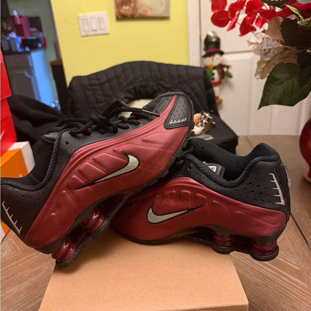 Nike R4 Shox sz 8.5 women new in replacement box !!!
